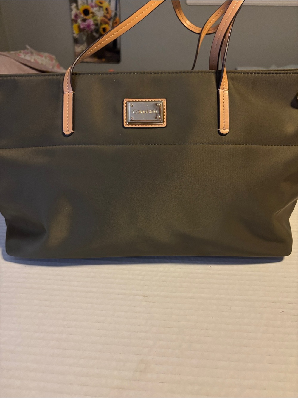 CALVIN KLEIN OLIVE GREEN NYLON TOTE  WITH FAUX LEATHER HANDLES GOLD HARDWARE